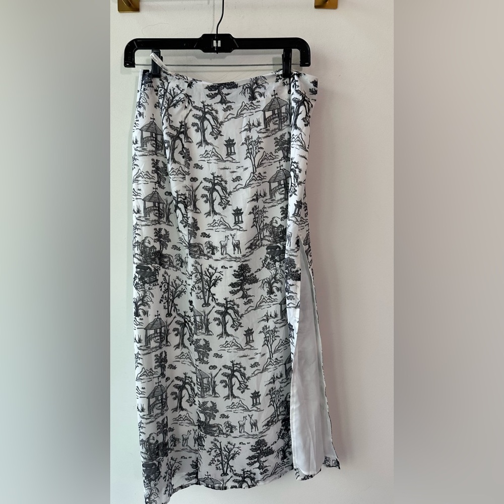Kourt, White Black Toile Print Silvie Midi Skirt, Size S | 0245